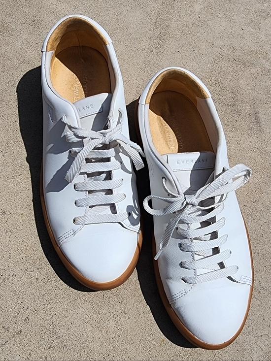 Everlane Shoes - Everlane womens Re-leather sneaker White Leather with Gum Outsole EUC size 9.5